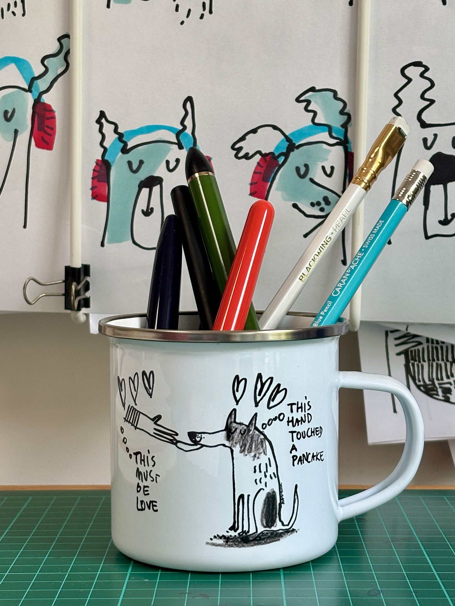This must be love - Enamel Mug